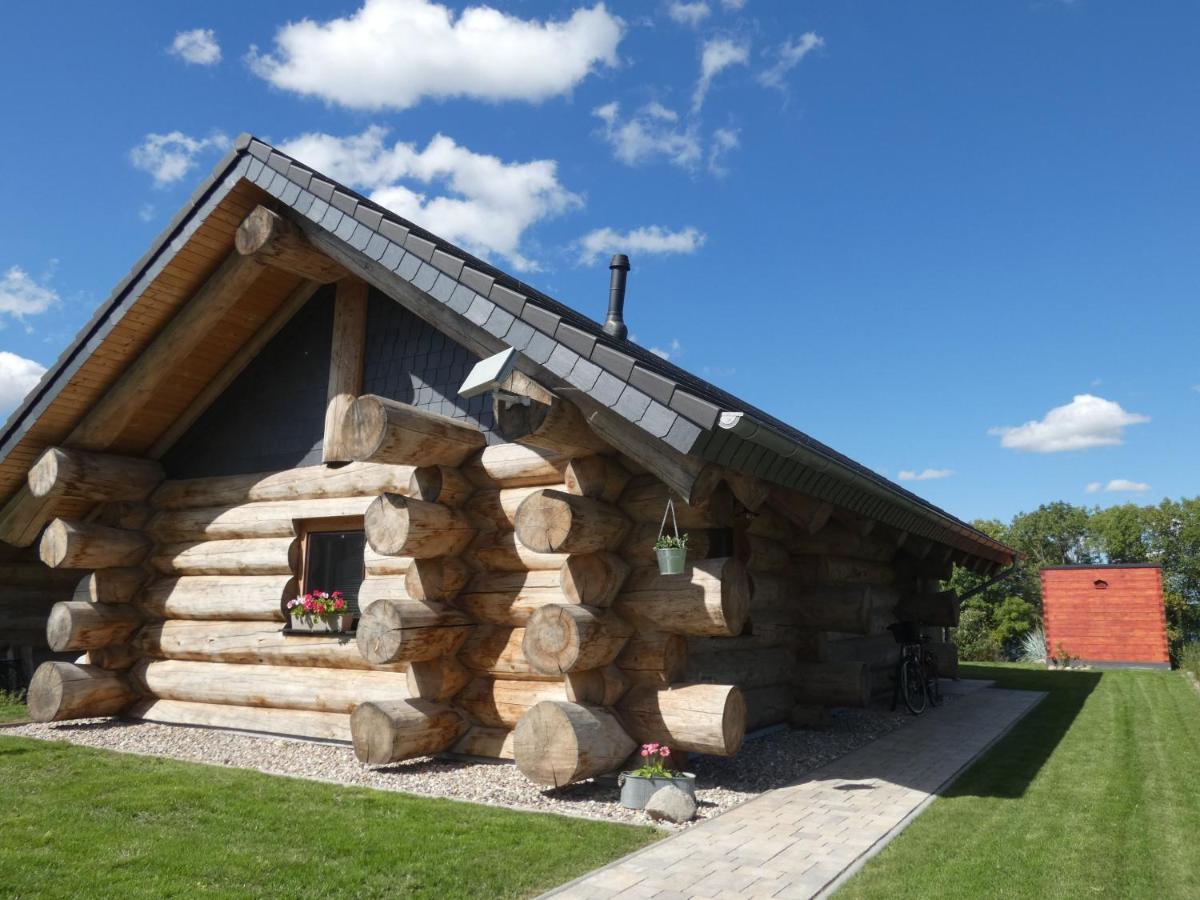 Naturstammhaus Tollensesee *